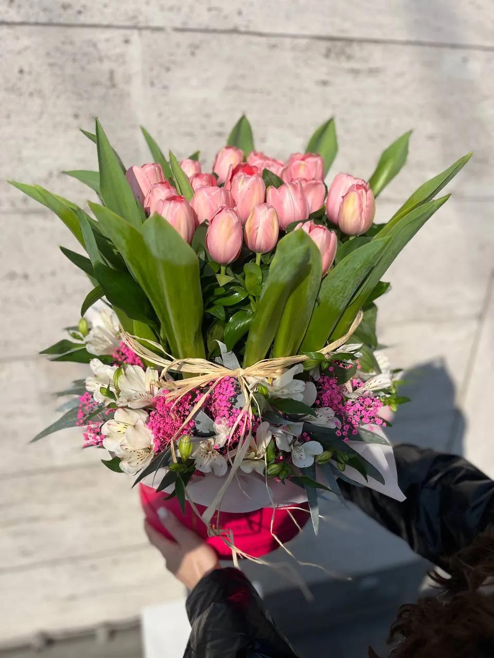 Tulips in a box | ծաղիկներ, ծաղկեպսակներ, բույսեր Երևան