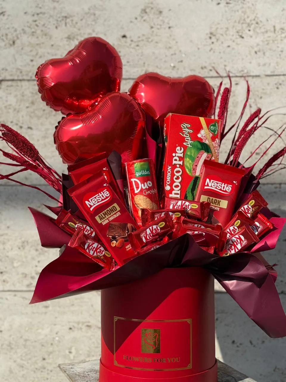 Red "sweet box" | ծաղիկներ, ծաղկեպսակներ, բույսեր Երևան