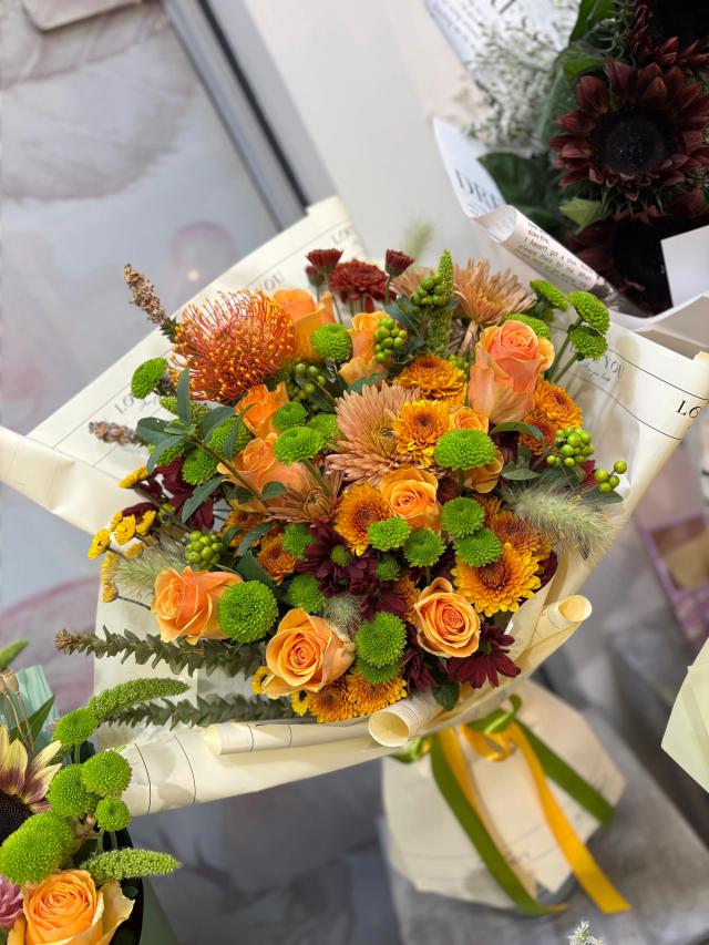 A bright bunch | ծաղիկներ, ծաղկեպսակներ, բույսեր - առաքում Երևան