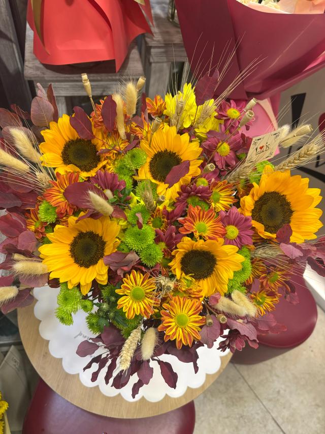 Chrysanthemums and sunflowers | ծաղիկներ, ծաղկեպսակներ, բույսեր - առաքում Երևան