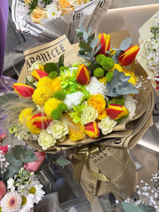 A bright bunch | ծաղիկներ, ծաղկեպսակներ, բույսեր - առաքում Երևան