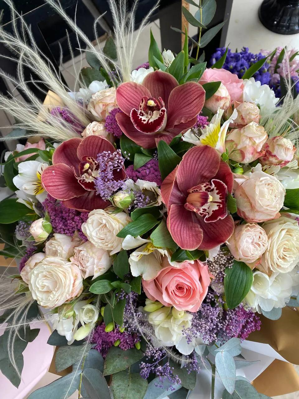 Roses and orchids in one bouquet | ծաղիկներ, ծաղկեպսակներ, բույսեր Երևան