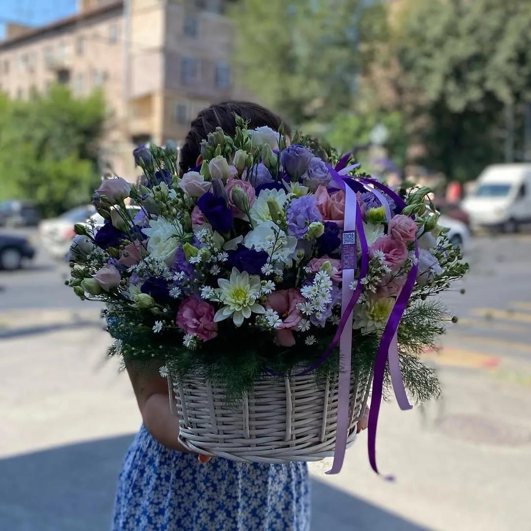 Floral mix in a basket | ծաղիկներ, ծաղկեպսակներ, բույսեր Երևան